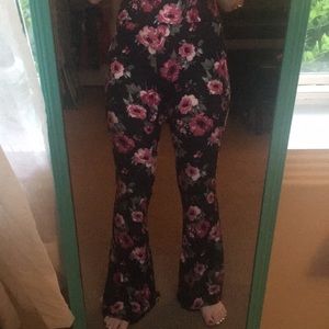 🔴Black and pink floral flare leggings🔴